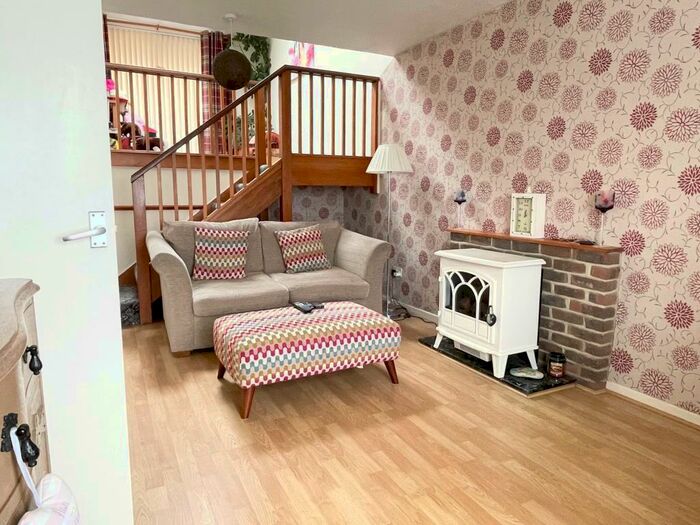 3 Bedroom House To Rent In Valley Dene, Newhaven, BN9