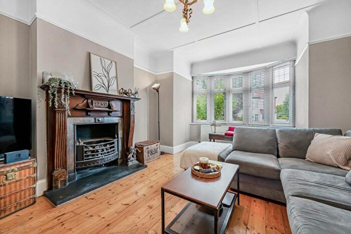 6 Bedroom Semi-Detached House For Sale In Dersingham Road, London, NW2