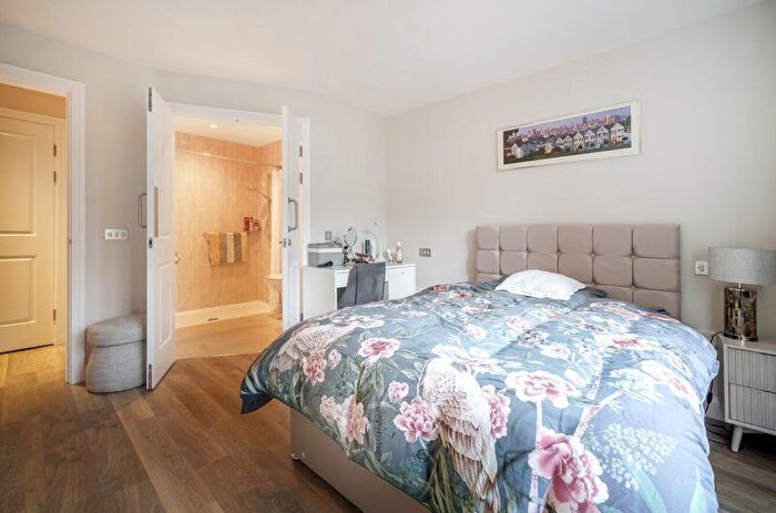1 Bedroom Apartment For Sale In Hampshire Lakes, Oakleigh Square, Yateley Retirement Property, GU46