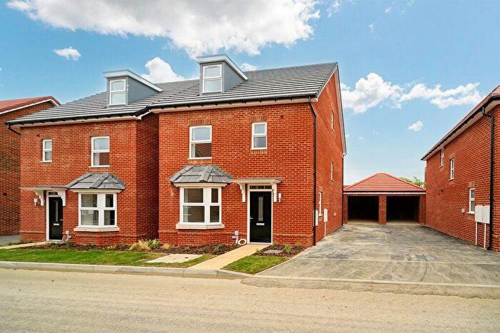 4 Bedroom Detached House To Rent In Bedroom Detached House In Dragon Way Sturry, CT2