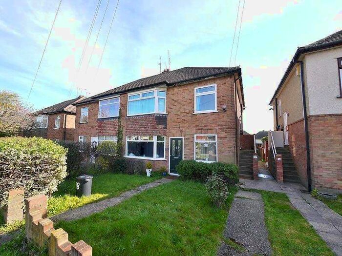 2 Bedroom Maisonette Flat To Rent In Doddinghurst Road, Brentwood, CM15