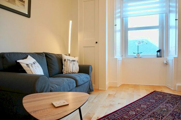 1 Bedroom Flat To Rent In West Park Place, Haymarket, Edinburgh, EH11