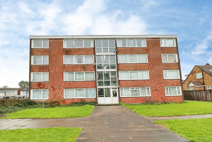 2 Bedroom Flat To Rent In Roseberry Avenue, Benfleet, SS7