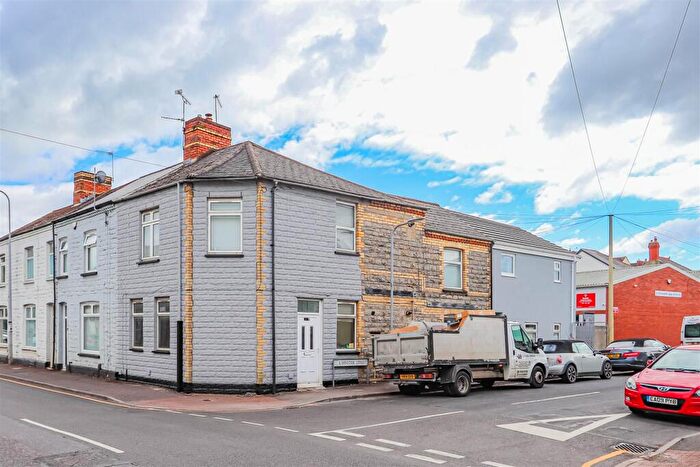 2 Bedroom Flat For Sale In Barry Road, Barry, CF63