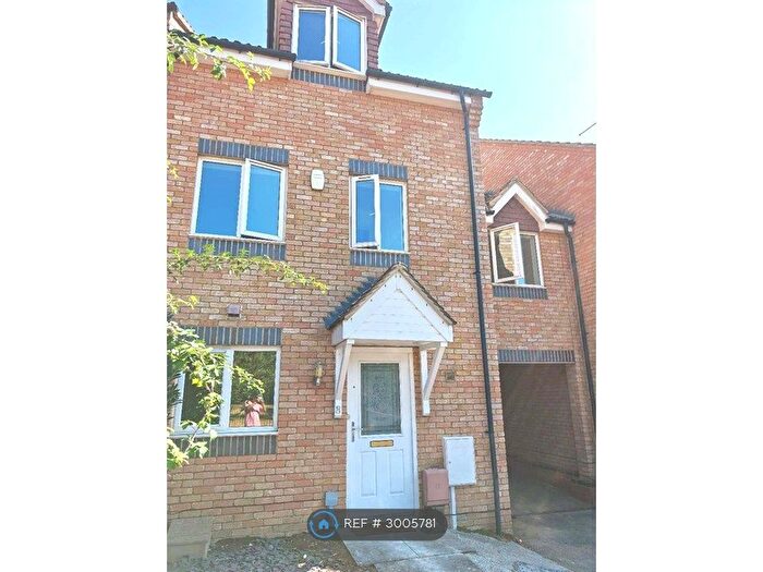 4 Bedroom Terraced House To Rent In Worcester Close, Corby, NN18