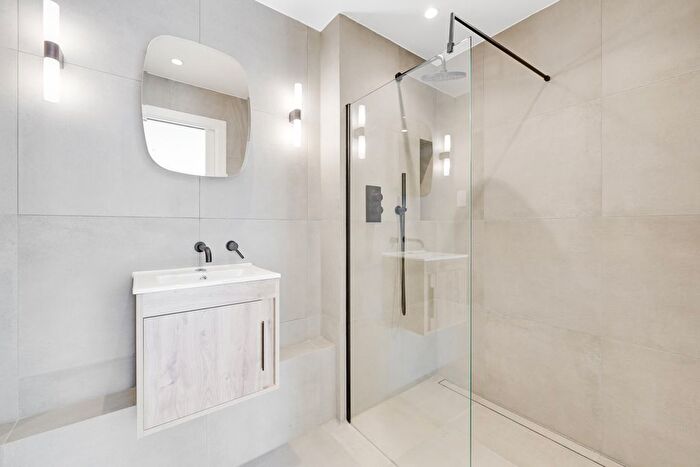 2 Bedroom Flat To Rent In Bayford Street, London, E8