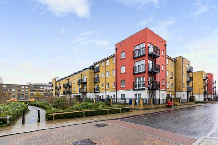2 Bedroom Flat To Rent In , Candle Street, London, E1