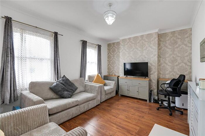 1 Bedroom Apartment For Sale In Kimberley Avenue, Nunhead, London, SE15