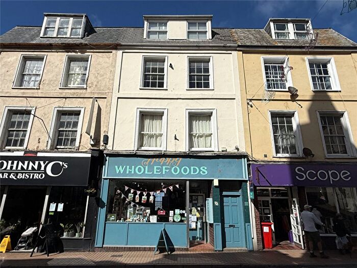 2 Bedroom Flat For Sale In A High Street, Ilfracombe, Devon, EX34