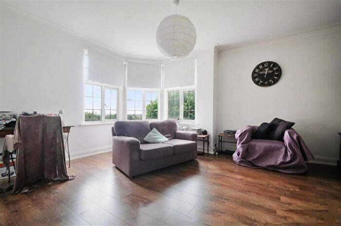 2 Bedroom Flat To Rent In Vernon Court, Hendon Way, London, NW2