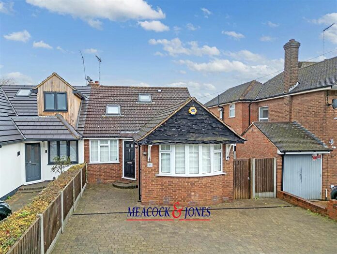 3 Bedroom Semi-Detached Bungalow For Sale In Rochford Avenue, Shenfield, Brentwood, CM15
