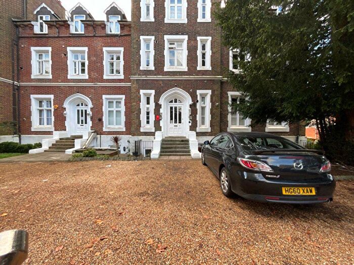 2 Bedroom Flat To Rent In Upton Park, SL1