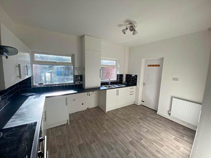 3 Bedroom Maisonette To Rent In Duchess Street, Shaw, OL2