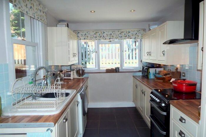 2 Bedroom Property To Rent In St. Marys Road, Tonbridge, TN9