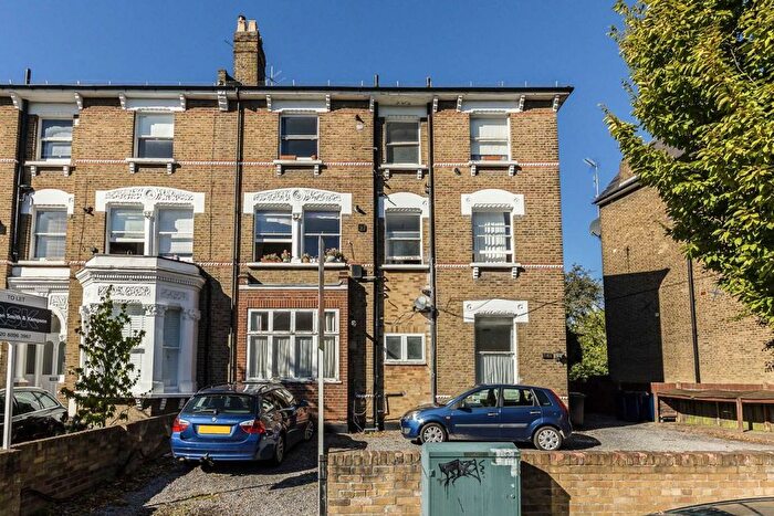 1 Bedroom Flat To Rent In Cumberland Park, Acton, W3