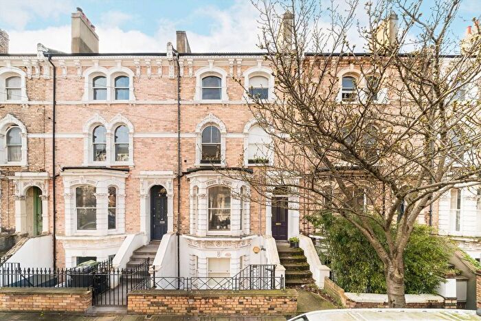 2 Bedroom Flat For Sale In Ferndale Road, Clapham, SW4