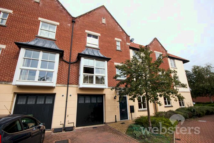 3 Bedroom Town House To Rent In Trafalgar Square, Poringland, Norwich, NR14
