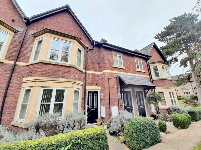 2 Bedroom Flat To Rent In Grammar School Court, Ormskirk, L39