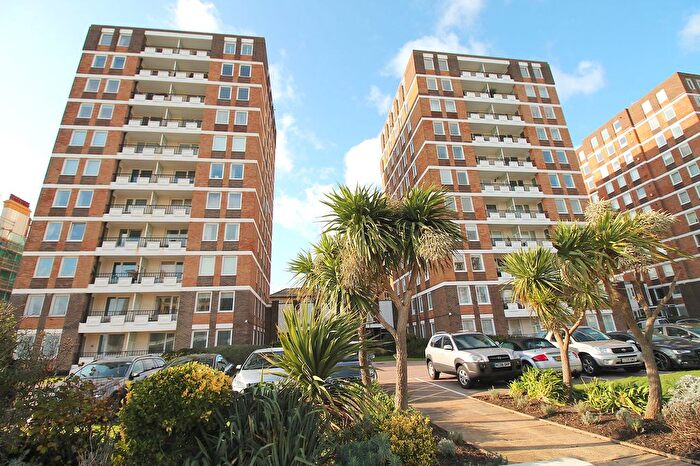 3 Bedroom Flat To Rent In Grand Avenue, Hove, BN3