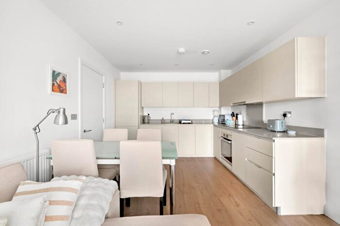 2 Bedroom Flat To Rent In Squire House, Camberwell Road, SE5