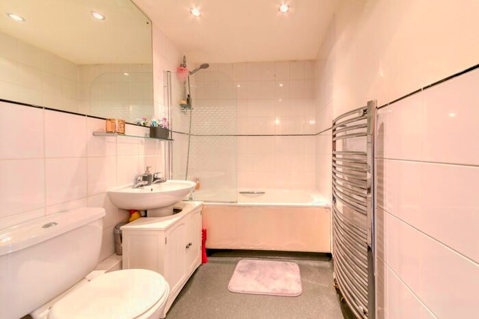 2 Bedroom Flat For Sale In Campbell Road, Croydon, CR0