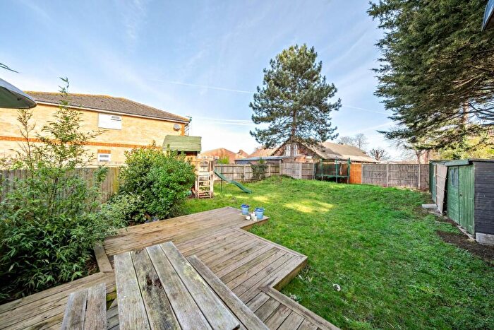 3 Bedroom Maisonette To Rent In Playgreen Way, London, SE6