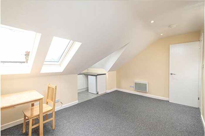 Apartment To Rent In Mattison Road, Haringay, London, N4