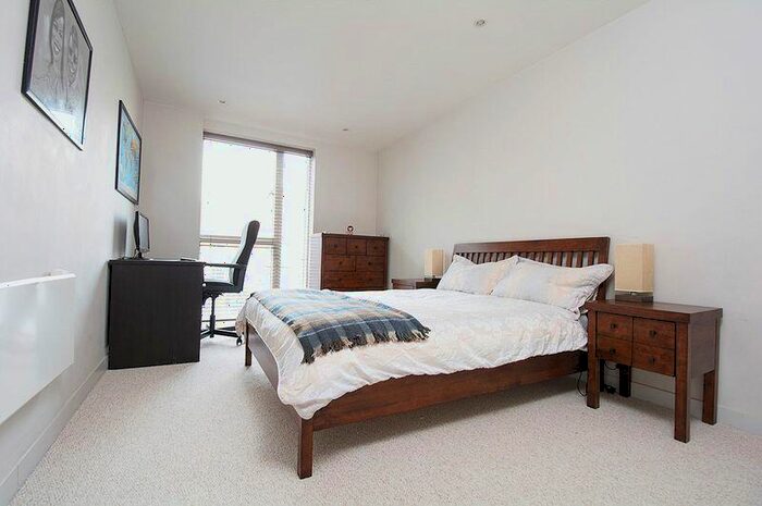 1 Bedroom Flat To Rent In The Heart, Walton-on-Thames, KT12