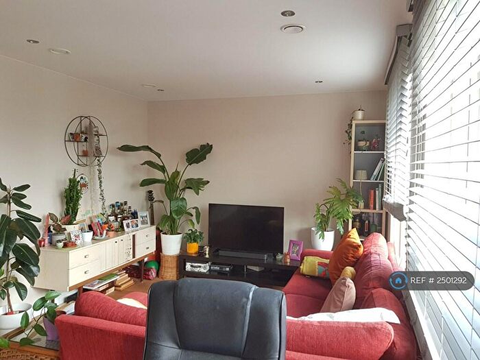 2 Bedroom Flat To Rent In Holloway Road, London, N19