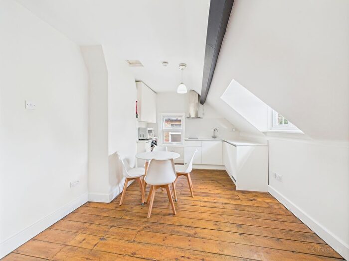 1 Bedroom Flat To Rent In All Bills Included, Amersham Hill, High Wycombe, HP13