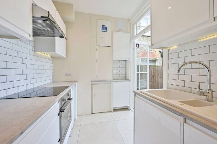 2 Bedroom Flat To Rent In Norroy Road, Putney, London, SW15