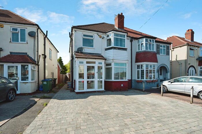 3 Bedroom Semi Detached House For Sale In Perry Hill Road, Oldbury, West Midlands, B68