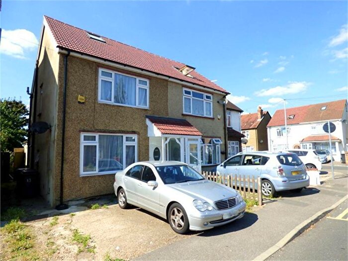 2 Bedroom Semi-Detached House To Rent In St Johns Road, Slough, Berkshire, SL2