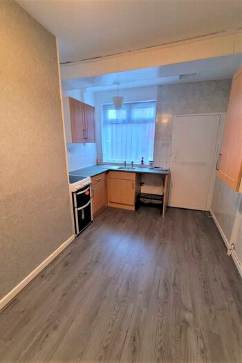 2 Bedroom Flat To Rent In A Danum Road, Doncaster, DN4