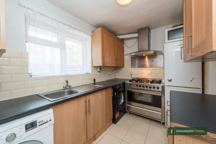 2 Bedroom Flat To Rent In Honeypot Lane, Queensbury, HA7