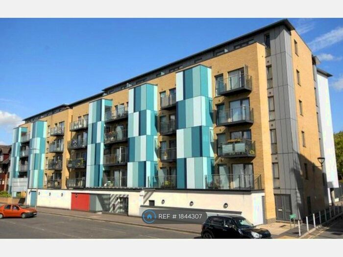 2 Bedroom Flat To Rent In Iconia House, Bromley, BR2