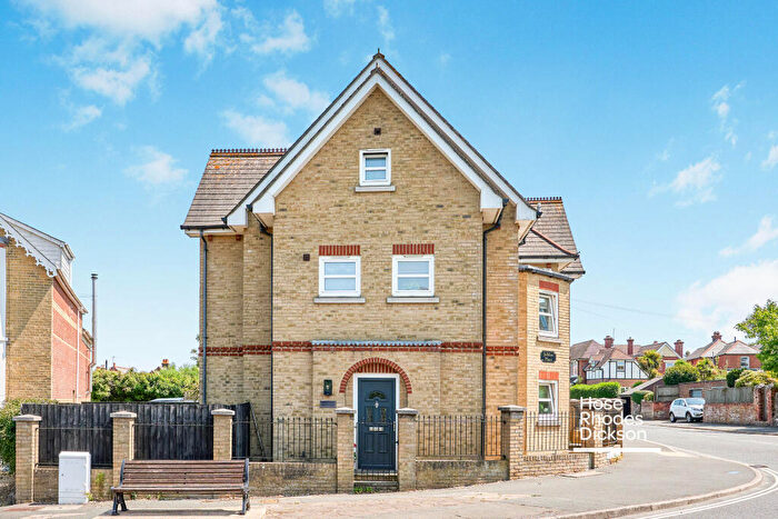 3 Bedroom Semi-Detached House To Rent In Park Road, Cowes, PO31
