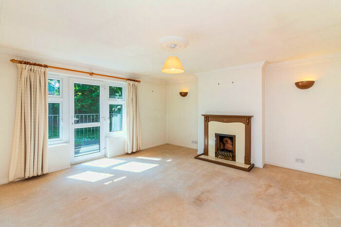 2 Bedroom Apartment To Rent In Mile Oak Road, Rotherham, South Yorkshire, S60