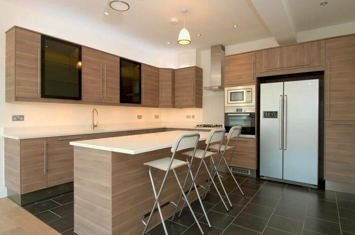 4 Bedroom Flat To Rent In Villiers Road, London, NW2