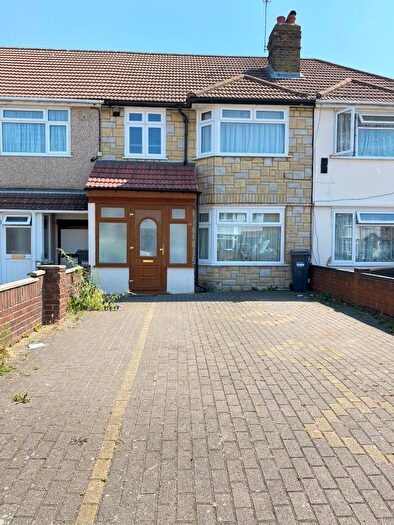 4 Bedroom Terraced House To Rent In Berkeley Avenue, TW4