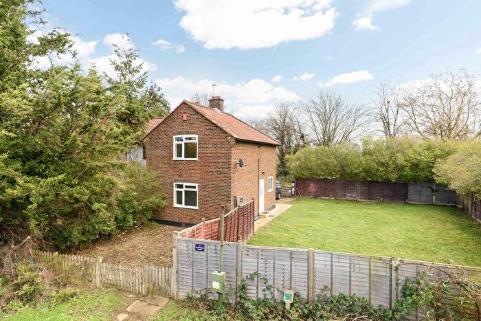 3 Bedroom Semi Detached House To Rent In Molesey Road, Walton-On-Thames, KT12