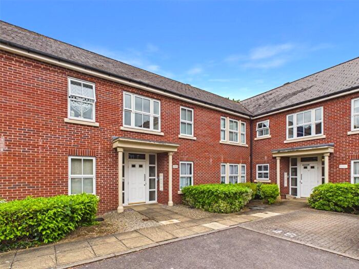 2 Bedroom Apartment For Sale In The Courtyard, London Road, Gloucester, Gloucestershire, GL1