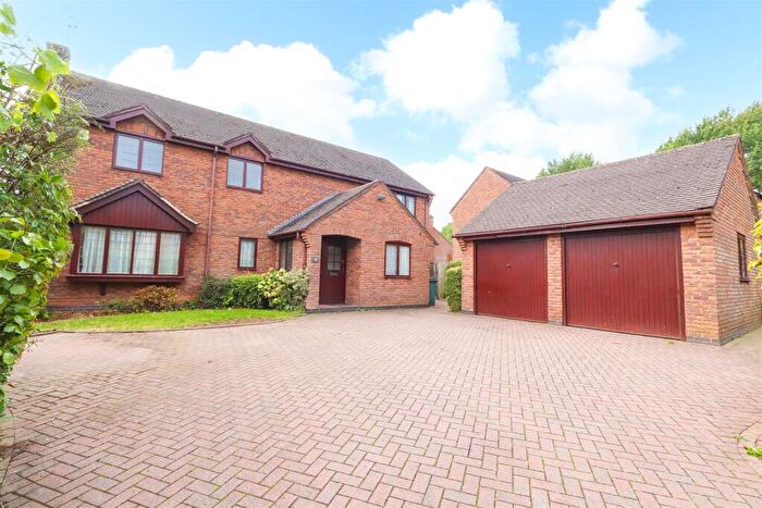 5 Bedroom Detached House To Rent In Poppyfield Court, Gibbet Hill, Coventry, CV4