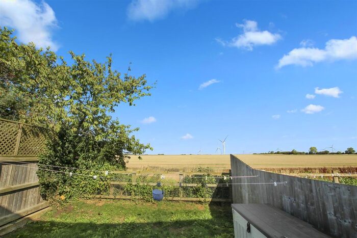 4 Bedroom Semi-Detached House To Rent In Well Spring Close, Finedon, Wellingborough, NN9