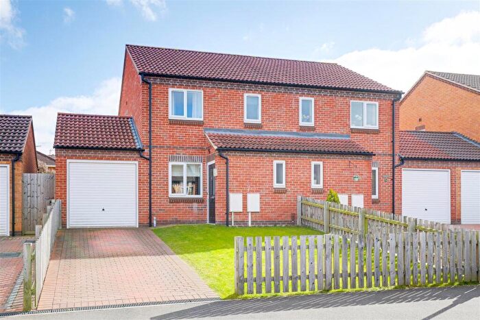 3 Bedroom Semi-Detached House For Sale In Maythorne Close, Arnold, Nottinghamshire, NG5