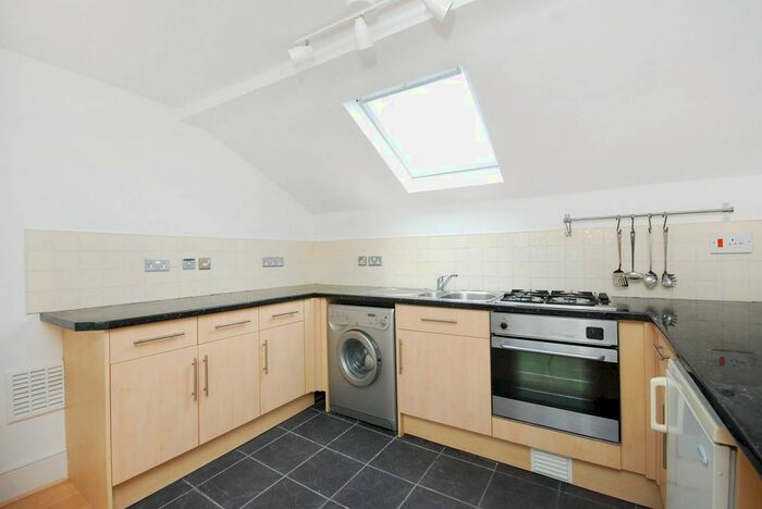 1 Bedroom Flat To Rent In Cambridge Gardens, North Kensington, London, W10