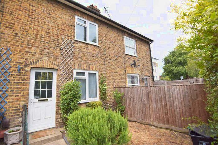 1 Bedroom Cottage To Rent In Hawks Road, Kingston Upon Thames, KT1