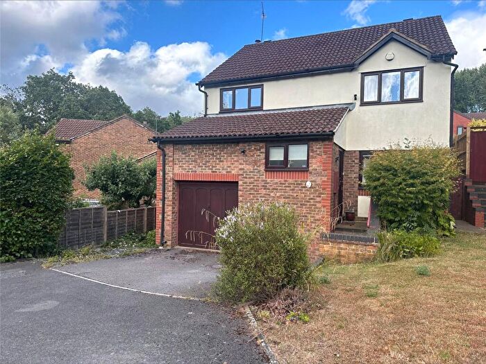 4 Bedroom Property For Sale In Kestrel Way, Burghfield Common, RG7