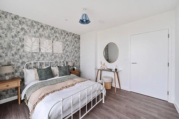 2 Bedroom Flat To Rent In New Road Triangle, Feltham, TW14