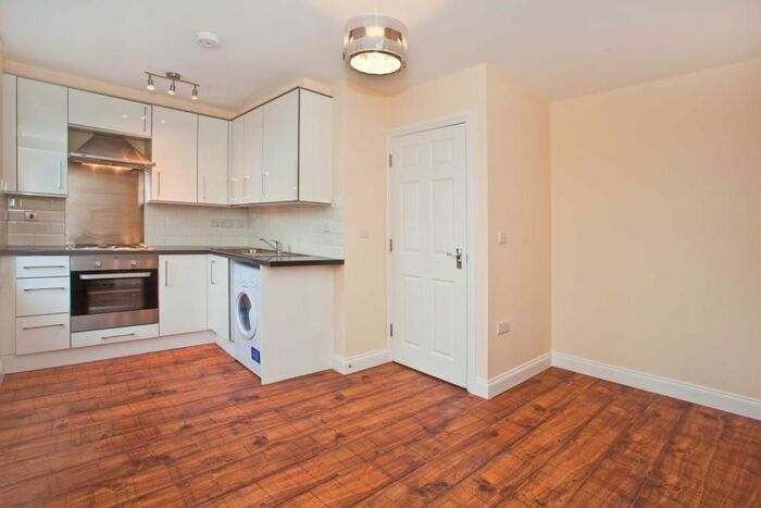 1 Bedroom Flat To Rent In Goldhawk Road, Shepherds Bush, London, W12